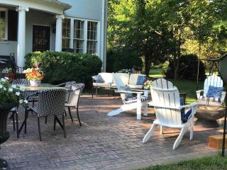 Charming Cottage w KING Bed 1m To Downtown - Columbia - 8