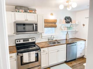 Adorable 1BR Apt. w KING bed 1 m. to square - Columbia - 9