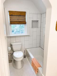 Adorable 1BR Apt. w KING bed 1 m. to square - Columbia - 4