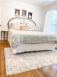 Adorable 1BR Apt. w KING bed 1 m. to square - Columbia - 7