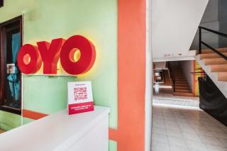 OYO Living 1756 Amira Guest House - Bekasi - 5