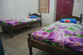 OYO Life 1972 Aman Family Inn Syariah - 0