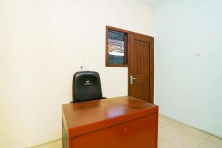 OYO Life 2309 Kost Si Mbok Vivi - Surabaya - 5