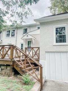 Cozy 2BR Apt w KING in historic dist. 1mi to sq. - 5