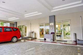 OYO Life 93383 Wisma Kencana Puteri - Depok - 2