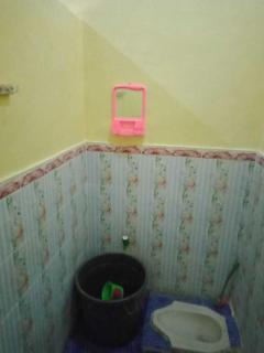 SPOT ON 91371 Wisma Nadira Near SPBU PT. Trijaya Pugung PENENGAHAN - Karbang - 2