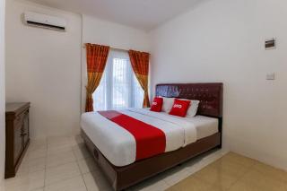 OYO 3907 Mine Residence - Padang - 8