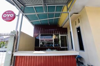 OYO 3907 Mine Residence - Padang - 7