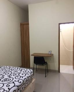 OYO Life 92779 Kost Arjuna - 4