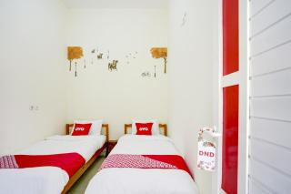 OYO 90173 Innapp Tenggilis Family Residence - Surabaya - 3