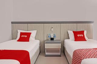 Super OYO 92518 De Luna Hotel - Banjarbaru - 0