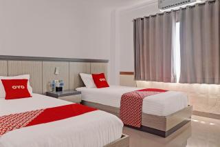 Super OYO 92518 De Luna Hotel - Banjarbaru - 1