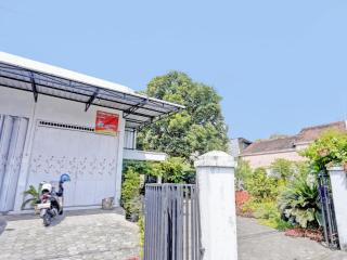 OYO Life 92937 Kost Putri Sarkara Syariah - 9