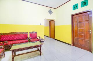 OYO 94363 Homestay Soeharni - 5