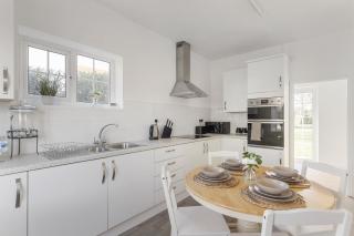 Bright & Stylish 2BR Home Huge Garden - Crawley - 2