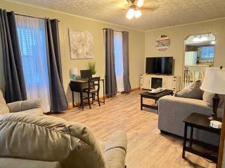 Boomer Bungalow - - 5