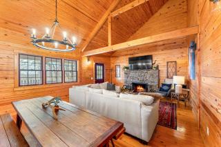 5 Mi to Beaver Lake Family Cabin with Game Room - 7