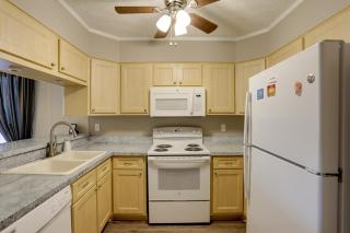 Near Singleton Swash Myrtle Condo with Resort Pool! - Myrtle Beach - 2