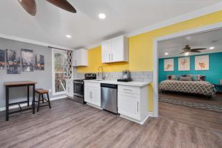 Cozy & Spacious 1BR in Montrose Walk to Top Attractions - Houston - 9