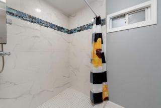 Cozy & Spacious 1BR in Montrose Walk to Top Attractions - 2