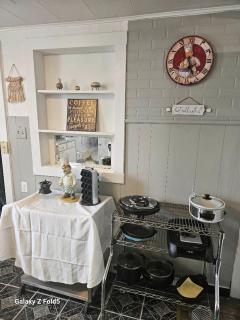 Cozy Retreat With Dine-in Kitchen - Cedar Rapids - 1
