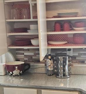Cozy Retreat With Dine-in Kitchen - 2