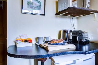 Entire studio with private parking and balcony - Southend-on-Sea - 7