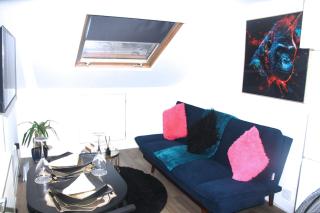 Qties Luxury Home - 8