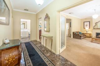 Ayr House - Echuca Holiday Homes - 1