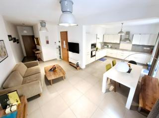 V86 - Sliema Balluta Old College Apt - 0