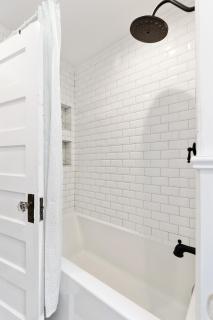 Stylish & Spacious 3BR in Downtown Toronto - Toronto - 1