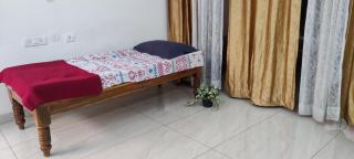 Seagull - AC studio room - 1km from d sea-100mtr from NH66 - 7