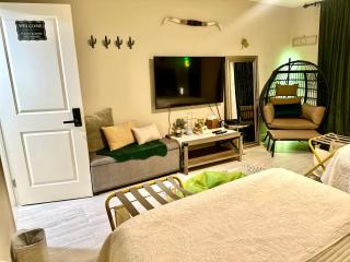 Spacious 1 BR 1 BA Family Villa - Palm Desert Country - 1