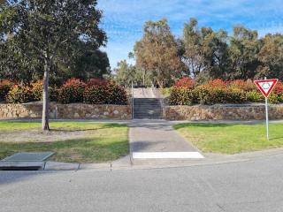 Spacious Serene Luxury Retreat - Narre Warren South - 8