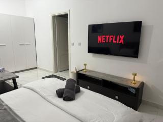 Brand new Stylish Studio Near to Yas & Airport - Abu Dhabi - 6