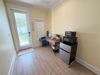 Be a Nomad - Beachside Studio - 1 Block to Sand! - 3