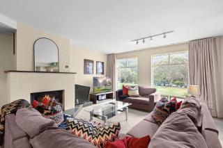 Village Green 2 Bedroom loft townhouse with views fireplace and garage parking - Thredbo - 0