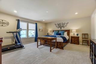Clear View Scenic Retreat w Work-Friendly Spaces - 8
