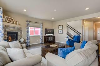 Clear View Scenic Retreat w Work-Friendly Spaces - 3