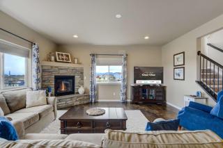 Clear View Scenic Retreat w Work-Friendly Spaces - 4