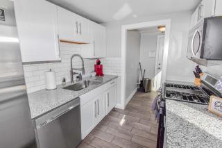 Spacious Cozy Unit Near University and Casinos - Reno - 1