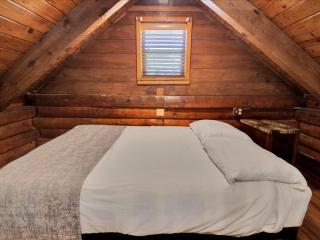 Deluxe 1 BR Cabin with Parking - 4