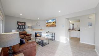 Bright & Cozy Upper Unit in Denver - 5