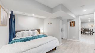 Modern & Updated Unit in Prime Location - 8