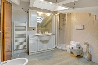 Cascina Crocelle with Lake View and Shared Pool - Padenghe sul Garda - 1