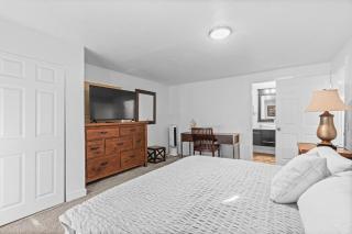 Modern Private Whole Unit 4 Bedroom Guest Suite King Bed - Salt Lake City - 8