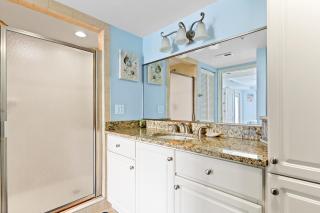 Convention Center Bay Front 2 Bedroom Condo - 4