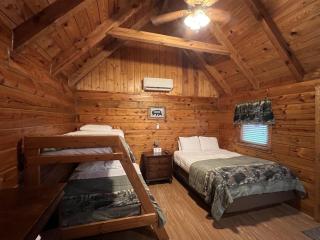 Homey Cabin with Mountain Views - 9
