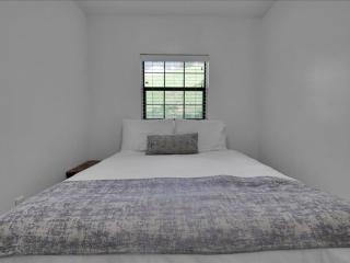 2BR Rustic Cabin with Views and Parking - 9
