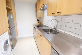 Touch of Class CBD, free park - 8